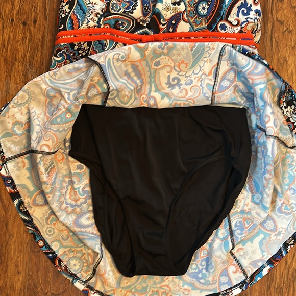 One piece Swimsuit with over skirt Size 14 - Picture 2 of 4